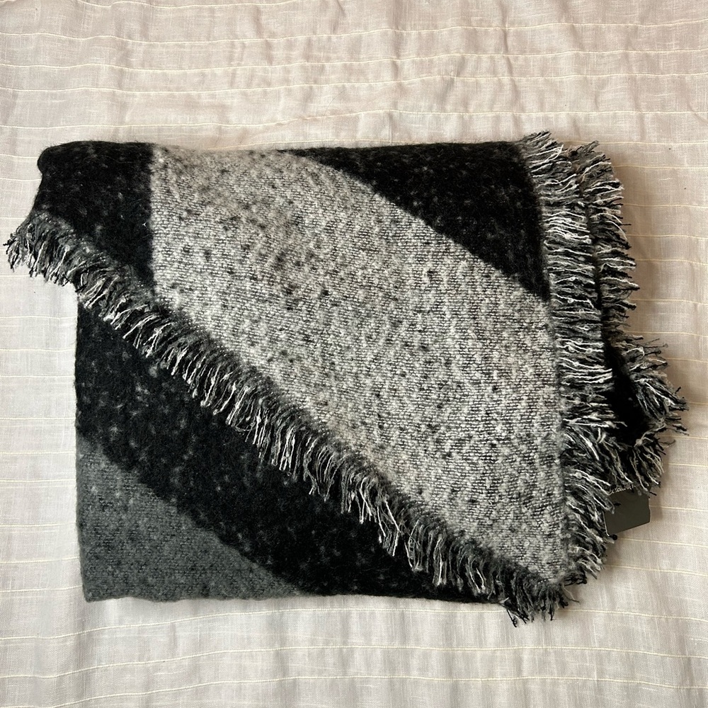 Eddie Bauer Esla Blanket Scarf NWT